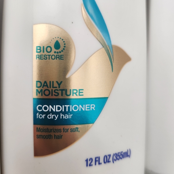 Dove Daily Moisture Hair Care Set and Dove Beauty Bar Soap - Picture 3 of 6